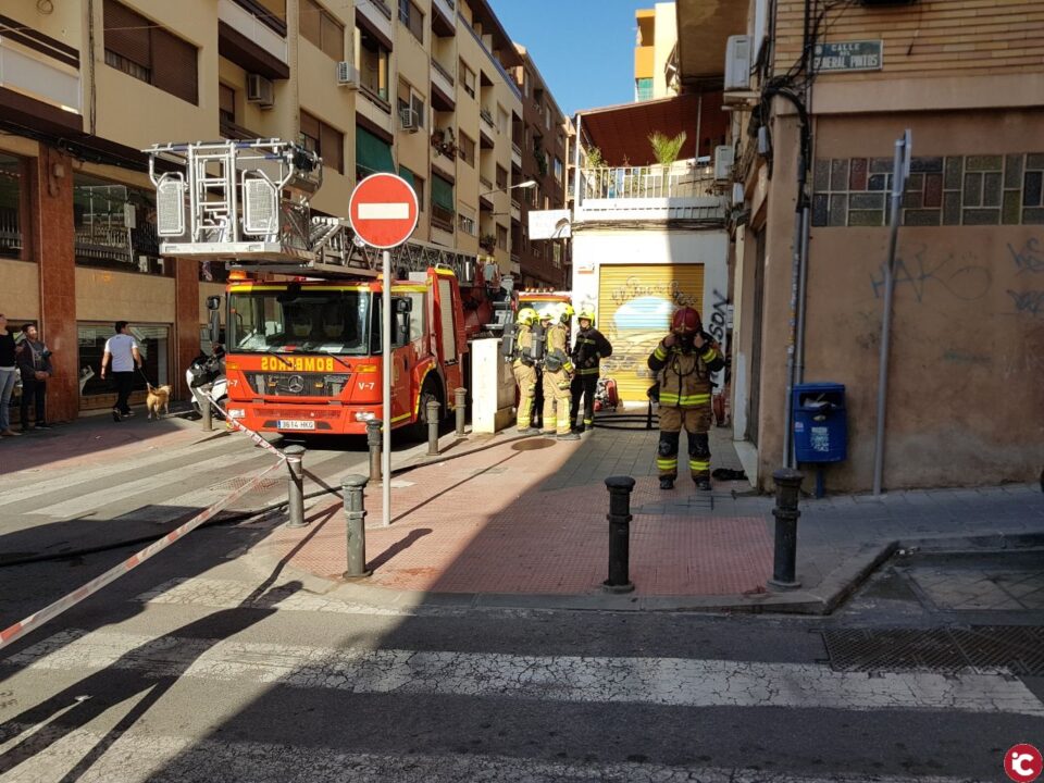 Bomberos del SPEIS controlan con celeridad un incendio en vivienda con varios focos de ignición sin heridos