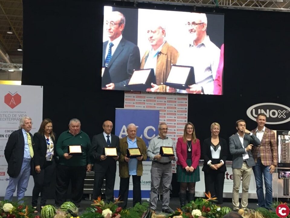 El Ayuntamiento de Alicante reconoce el trabajo de cuatro chefs alicantinos en la feria Alicante Gastronómica
