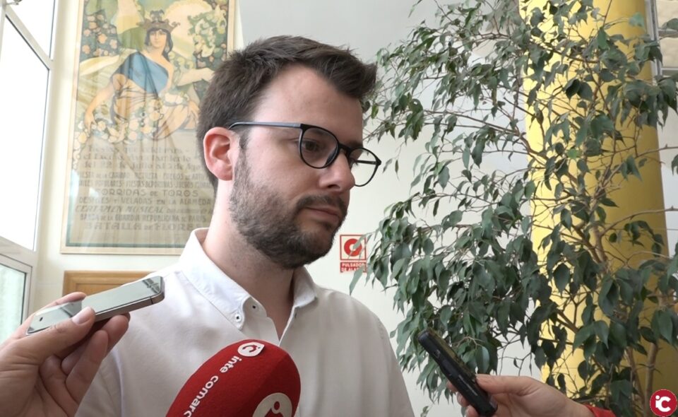 El edil Fernando Portillo informa sobre la detención del autor de los incendios de los contenedores