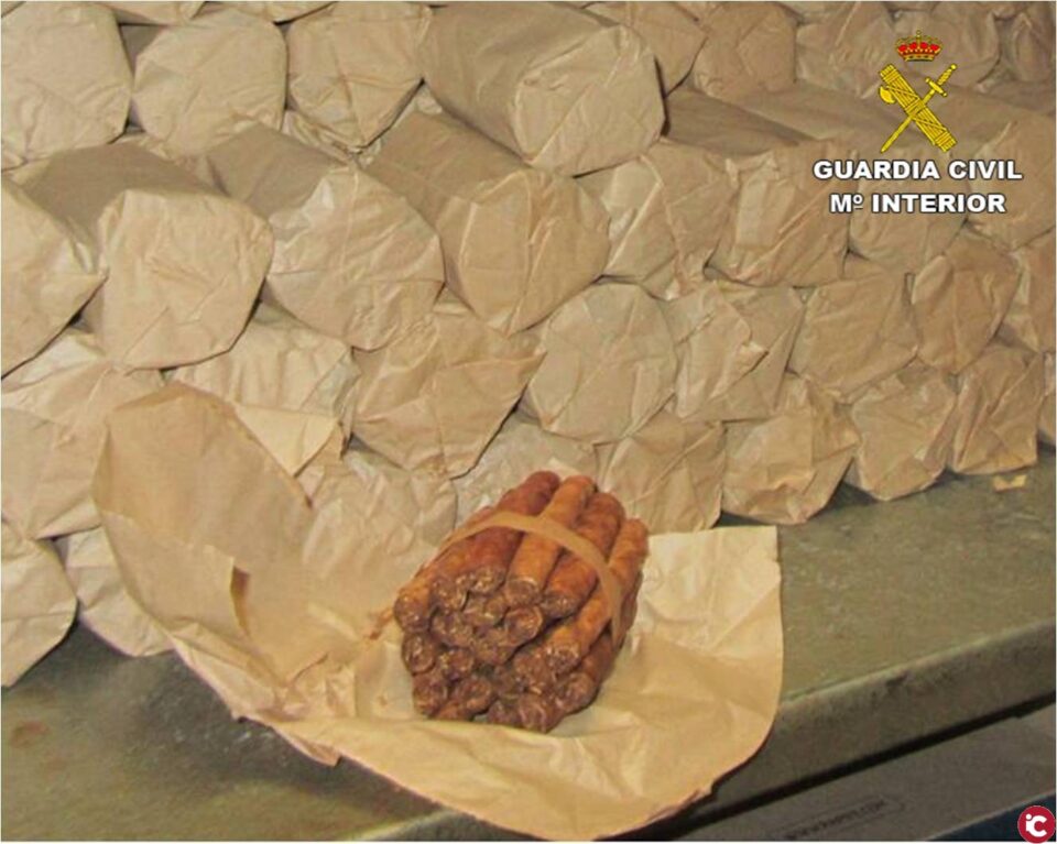 La Guardia Civil incauta en una mercería de Villena más de 4.600 caliqueños