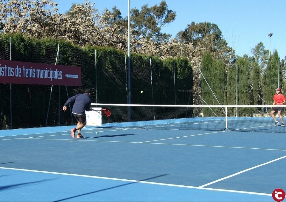Este sábado finaliza la liga de tenis de Aspe en las piscinas municipales