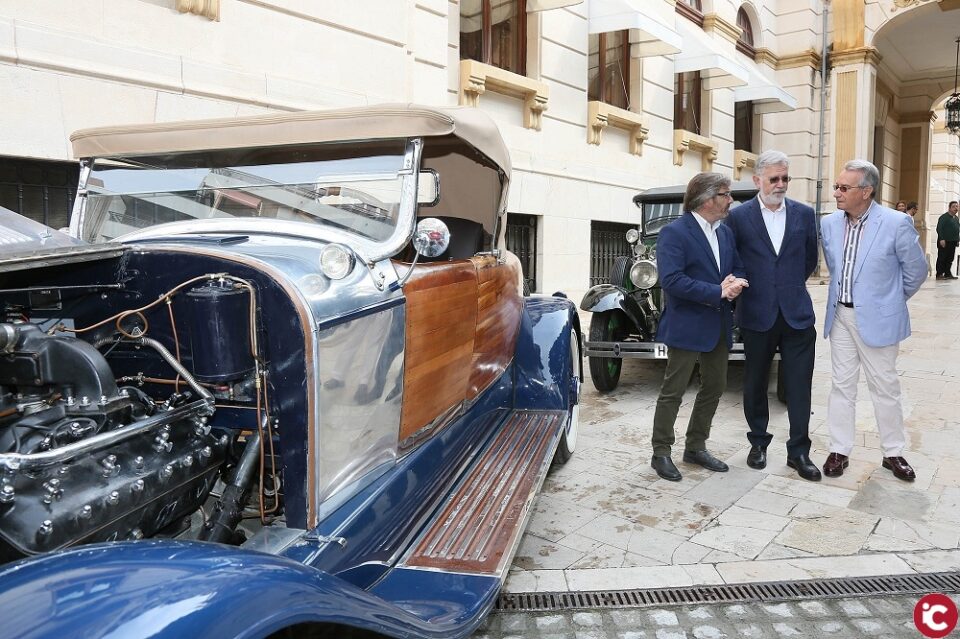 La Diputación de Alicante impulsa la feria Antic Auto con más de 300 vehículos de valor incalculable