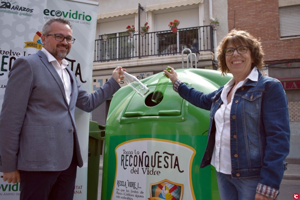 Moros y Cristianos se unen en Petrer para reconquistar el vidrio