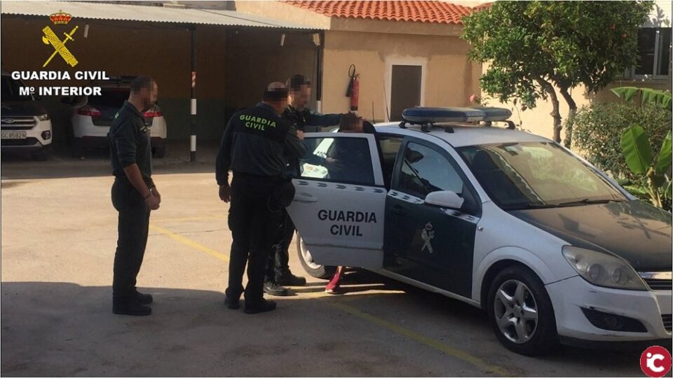 La Guardia Civil detiene en Callosa de Segura al autor de un atraco en una joyería