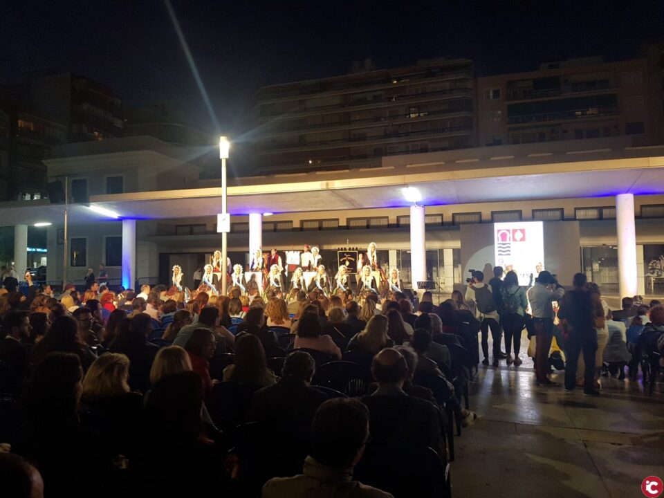 El alcalde de Alicante asiste como mantenedor al acto de presentación de bocetos de las Hogueras Especiales 2018 en la Plaza Séneca