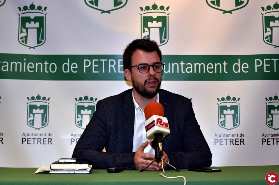El Ayuntamiento de Petrer responde con un decreto a la amenaza de la Policía Local para Fiestas