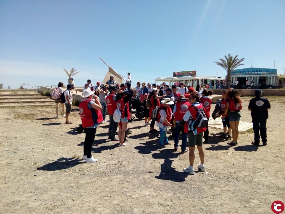 El Ayuntamiento de Alicante se une a la campaña Let's Clean Europe con una jornada de limpieza en la isla de Tabarca