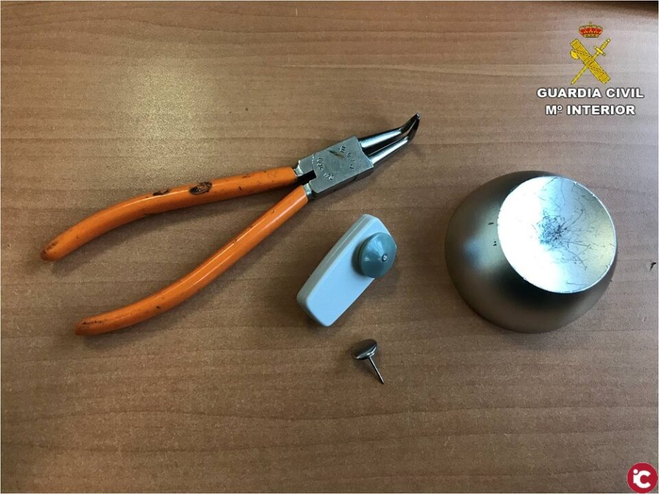 La Guardia Civil detiene en El Campello a un grupo organizado que sustrajo 3.000 euros a unos nonagenarios