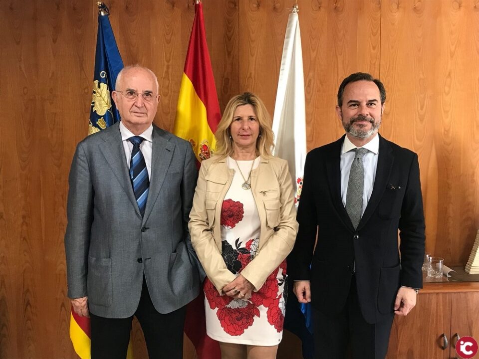 El Ayuntamiento de Alicante y el Colegio Oficial de Gestores Administrativos de Alicante firman un convenio de colaboración en materia del Impuesto de Vehículos de Tracción Mecánica