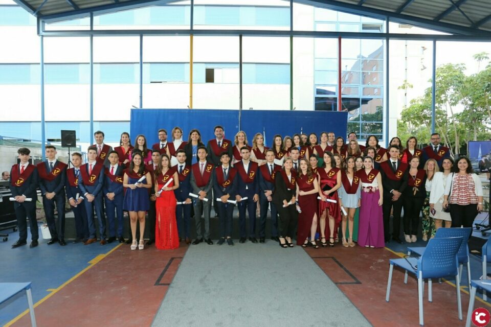 El alcalde de Alicante apadrina y hace entrega de los diplomas a los alumnos de la novena promoción de bachillerato del Colegio El Valle