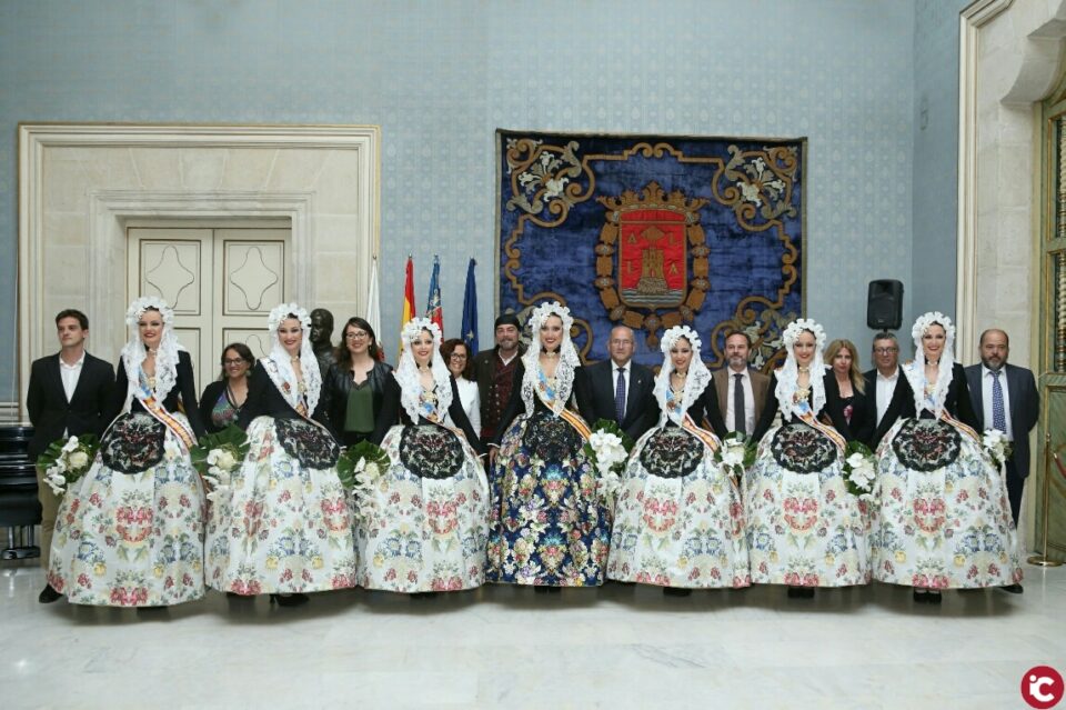 El alcalde de Alicante impone la banda a la Bellea del Foc 2018