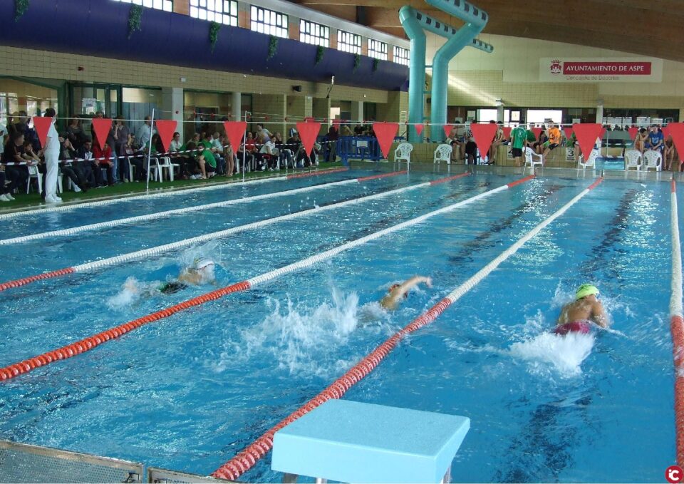 Las instalaciones deportivas municipales acogen su primer acuatón
