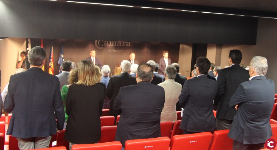 La Cámara solicitará al Ayuntamiento de Alicante una calle con el nombre de Antonio Fernández Valenzuela