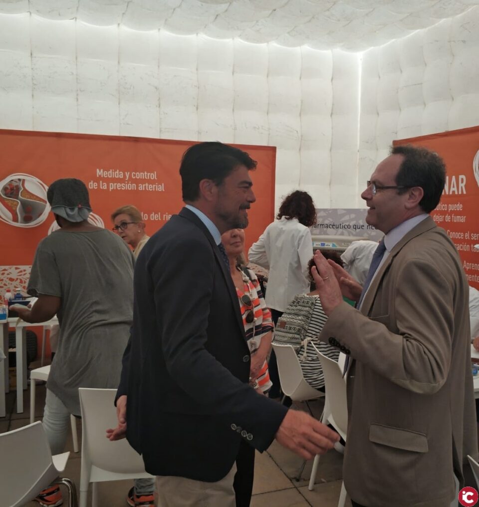 El alcalde de Alicante visita la Carpa de Salud del Congreso Nacional de Farmacéuticos Comunitarios