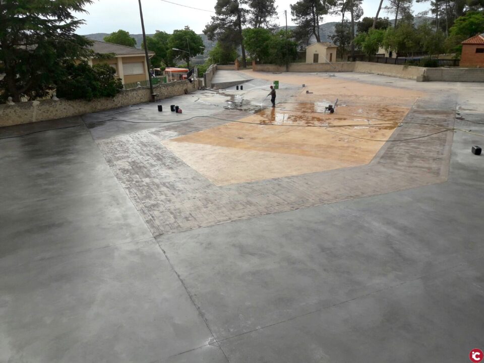 Estrenat el nou paviment de l'espai multiusos de Vil·la Rosario