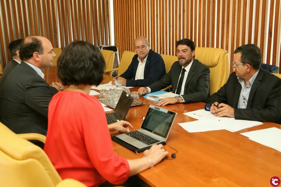 El Ayuntamiento de Alicante y Red.es avanzan en el seguimiento del proyecto de ciudad Alicante Se Mueve