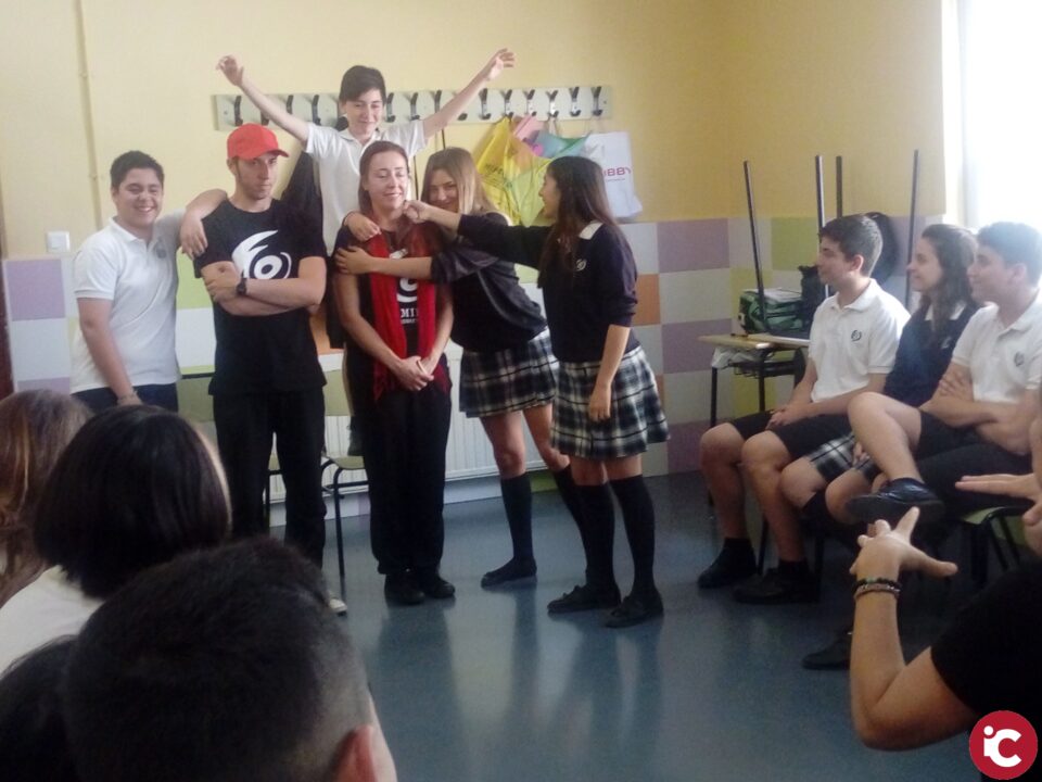 El alumnado de Tercero y Cuarto de ESO del colegio Virgen de las Nieves también colaboran en la concienciación y lucha por la igualdad de género