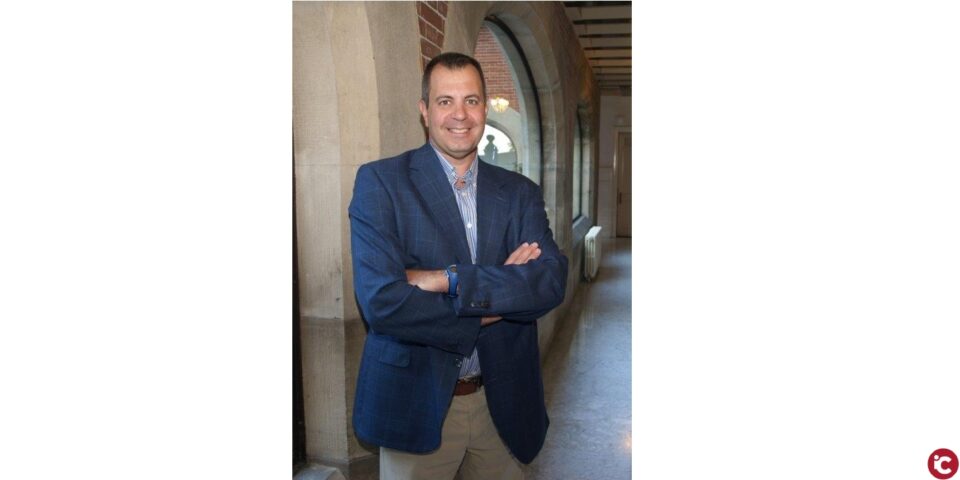 José Miguel Viñas ofereix una conferència en la Seu Universitària Ciutat d'Alacant