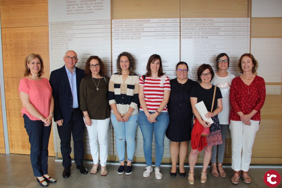 Refuerzo de cinco departamentos municipales con la incorporación de seis funcionarias