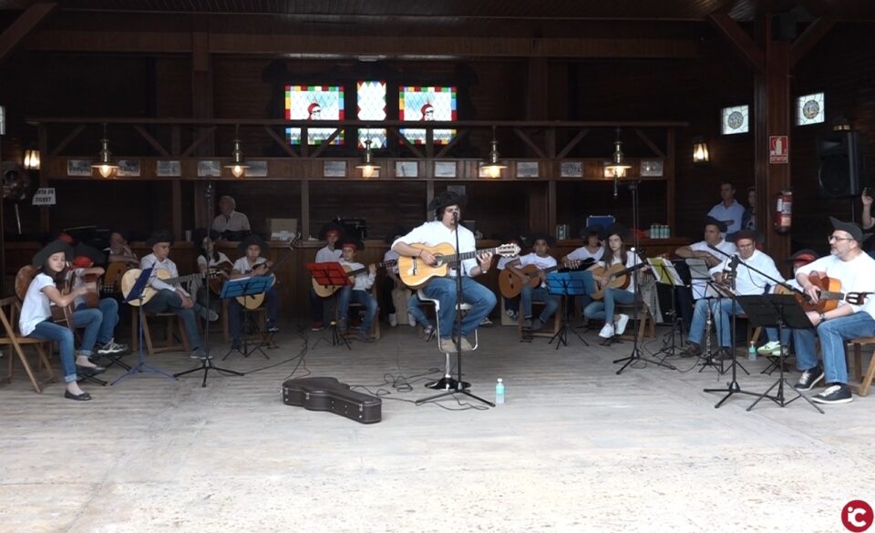 La Ruchal Orquesta sorprende en su concierto en las Jornadas solidarias de los Piratas