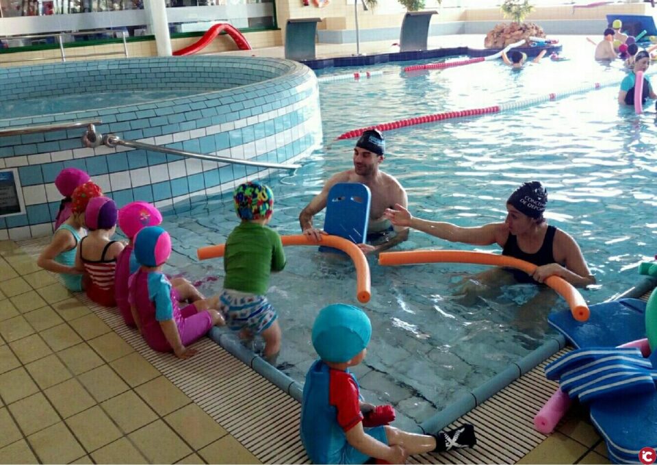 Comienza la renovación de los cursos de natación de la piscina cubierta municipal