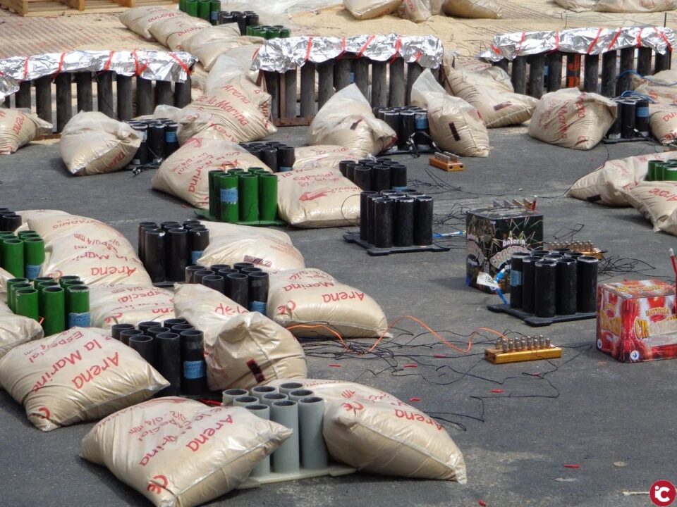 Investigadors de la Universitat d'Alacant confirmen el dany excessiu que provoquen en la font de la plaça dels Estels d'Alacant les mascletades i alerten que s'han de prendre mesures addicionals per a preservar-la
