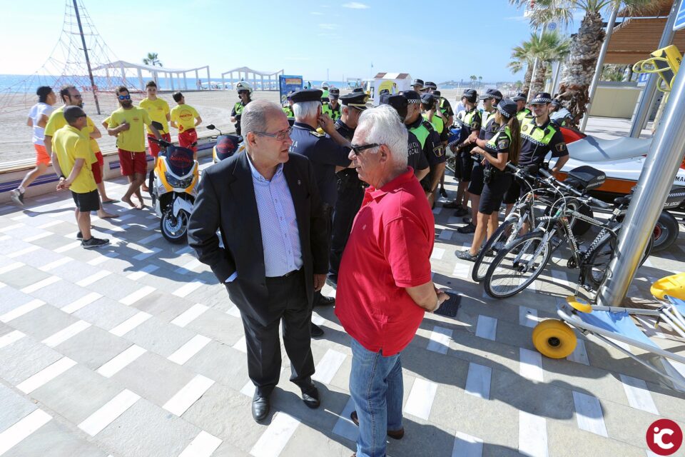 Más de veinticuatro agentes de Policía Local velarán diariamente por la seguridad en las cinco playas de Alicante