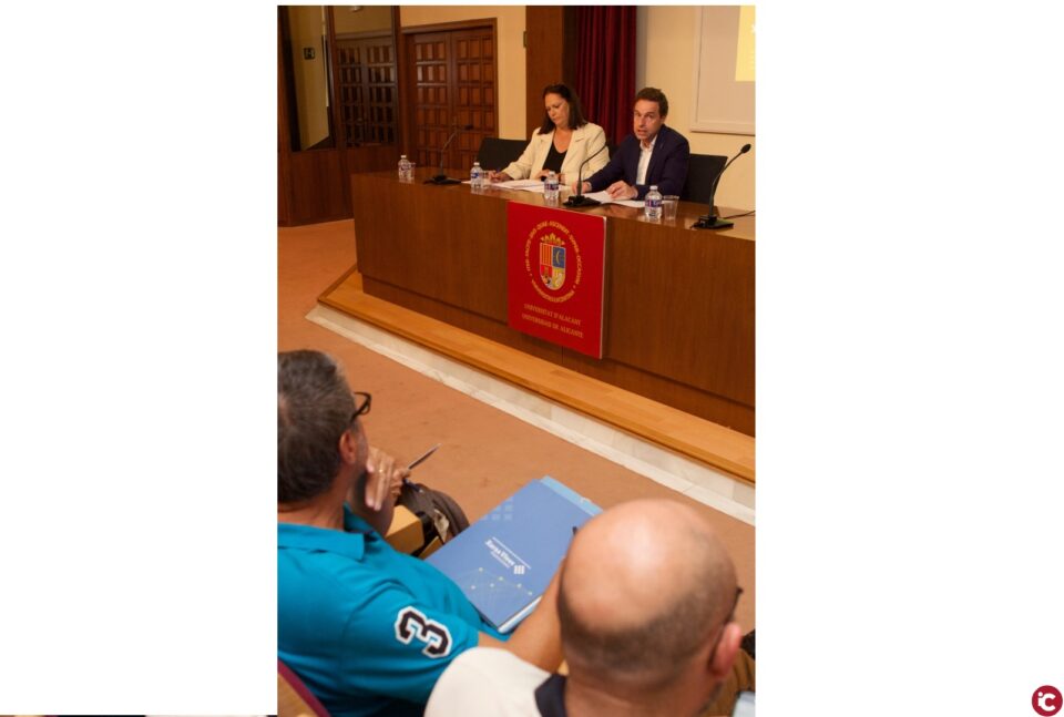 Nuria Oliver clausura el curs de la Universitat Permanent de la UA