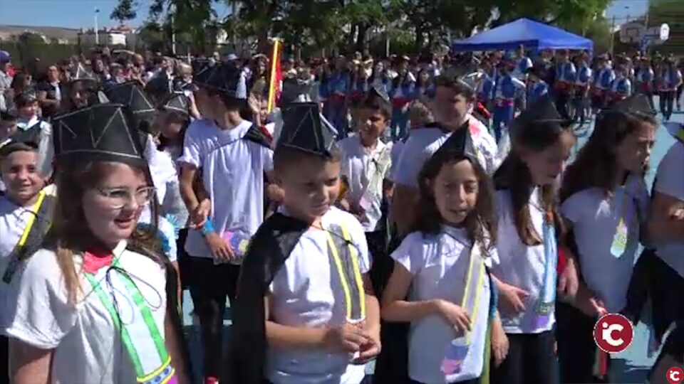 Desfiles y Embajada en los colegios Juan Rico y Amat y Antonio Machado por las fiestas de Moros y Cristianos