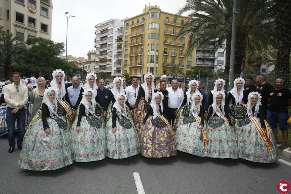 Alicante celebra la tercera mascletá dedicada a tod@s los barraquers