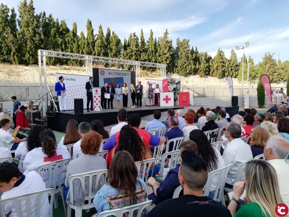 Alicante celebra el acto conmemorativo del Día Mundial de Cruz Roja y la Media Luna roja reconociendo la labor de todos sus voluntarios