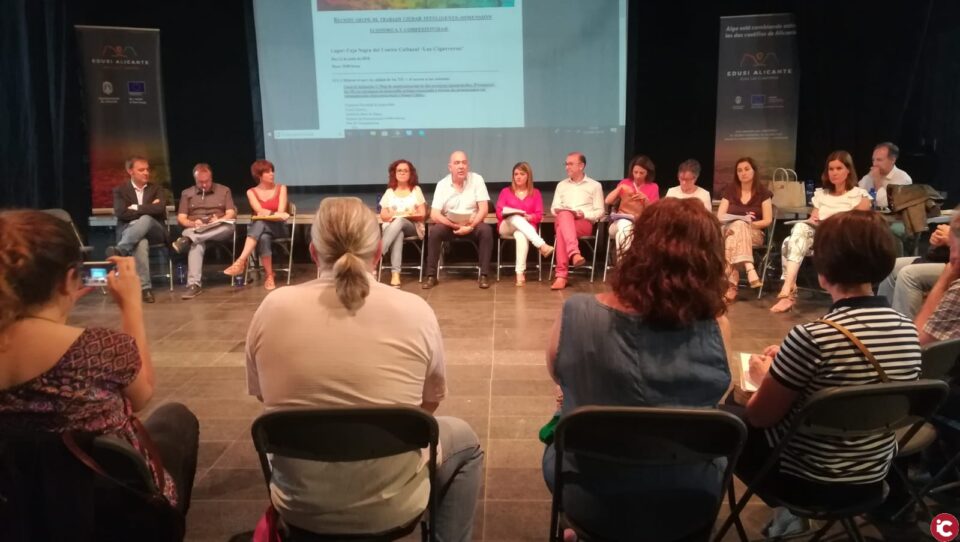 El ayuntamiento de Alicante reúne al grupo de trabajo ciudad inteligente-dimensión económica y competitividad de la EDUSI con las entidades vecinales y asociativas