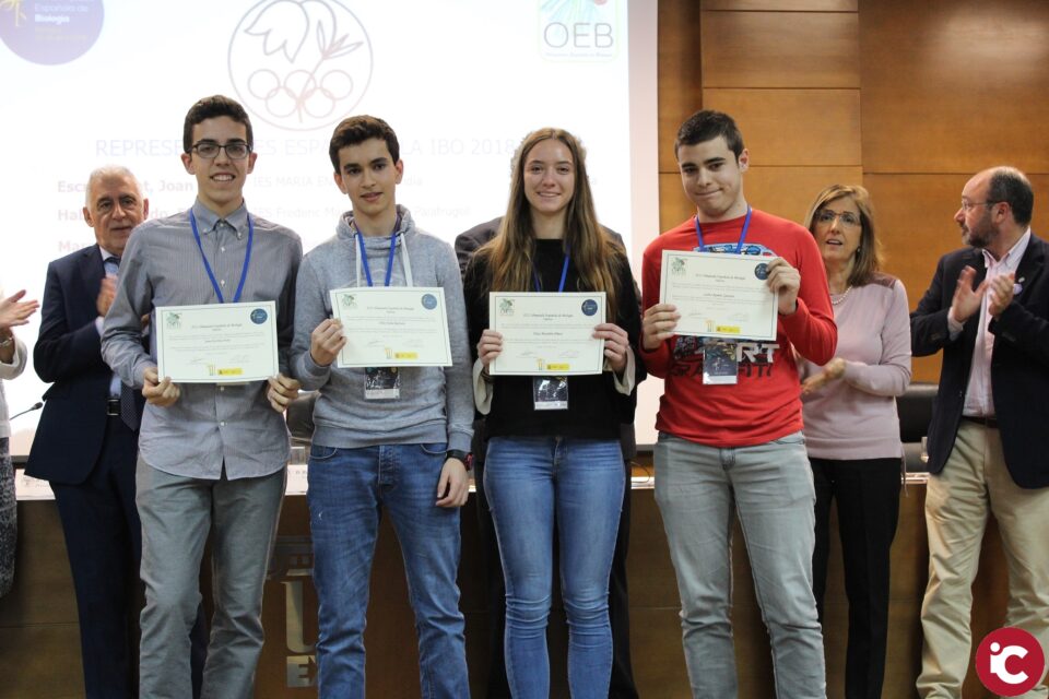 Disset olimpíades del saber i cent cinquanta estudiants premiats recullen els guardons el dijous en el Paranimf de la Universitat d'Alacant