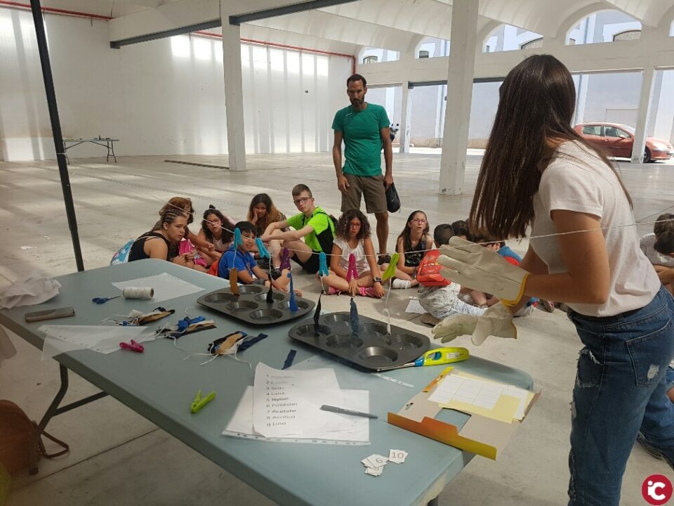 La Policía Local de Alicante forma a más de un centenar de niños/as en el uso responsable de los artificios pirotécnicos