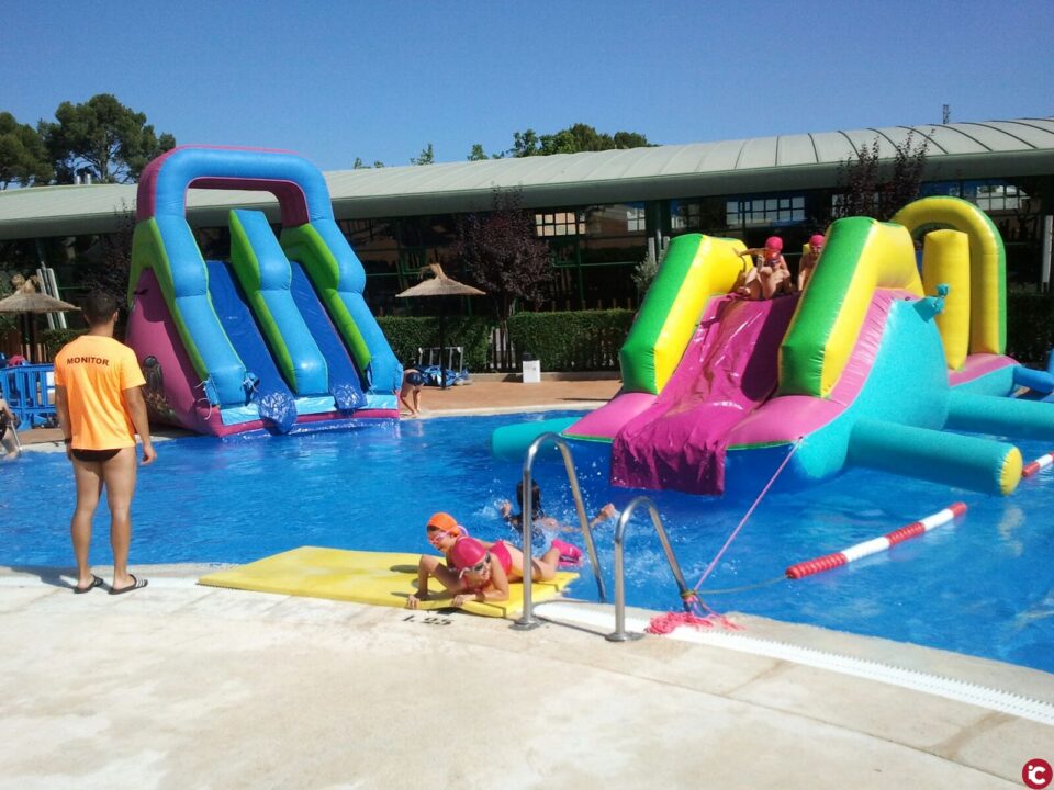 Deportes clausura los cursos de natación de la piscina municipal Tomás Martínez Urios