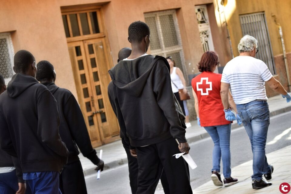 Cruz Roja de Elda acoge a diez inmigrantes provenientes de las costas de Almería