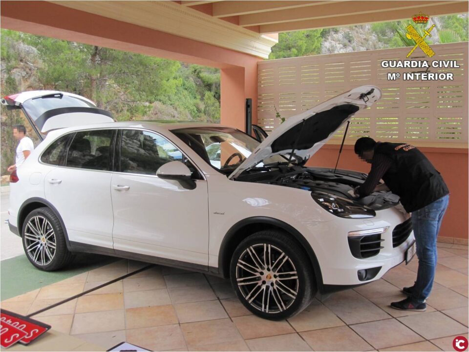 La Guardia Civil desarticula en Alicante y Valencia una red de venta de coches robados procedentes de Italia