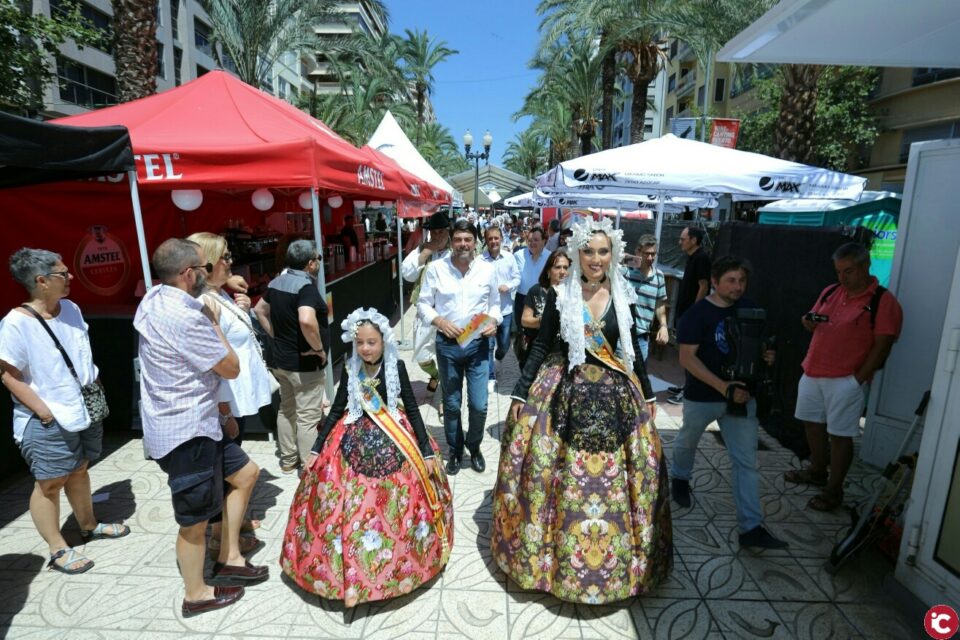 El Paseo de Soto abre sus puertas al tradicional mercadito de Fogueres como punto de encuentro para todas las edades