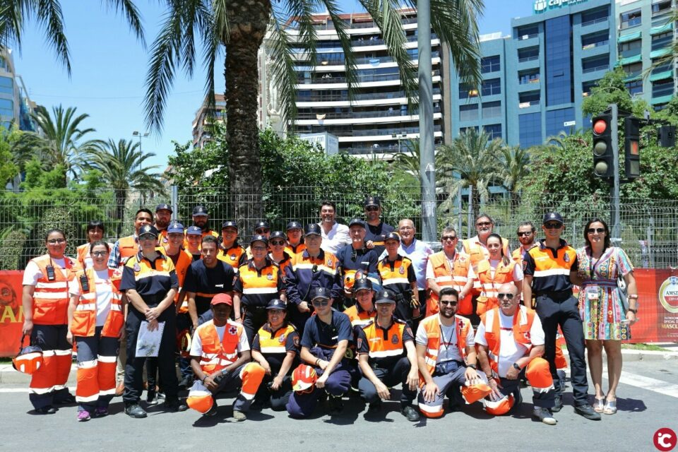 Pirotecnia de Altura debuta en Alicante y abre el XXXI Concurso de Mascletàs con un disparo clásico en homenaje a las Damas del Foc Infantiles