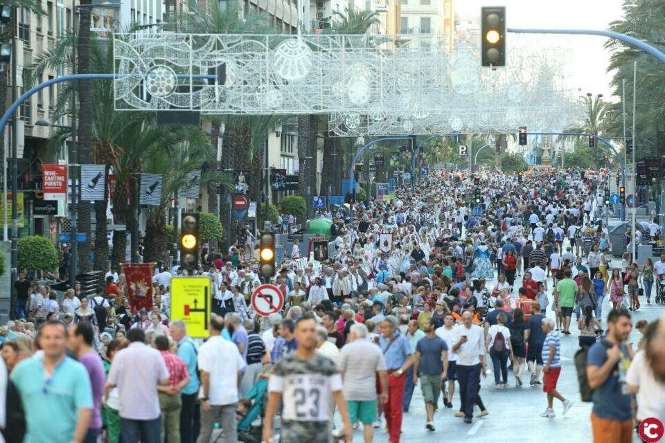 La hoguera de Hernán Cortés abre la entrada de bandas con el pasodoble Sofía Escoda