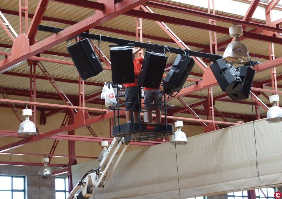 Deportes mejora el sonido y la iluminación del pabellón y de la pista cubierta