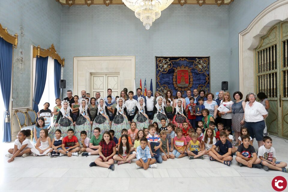 El alcalde de Alicante entrega el trofeo Pedro Soriano al colegio Benalúa