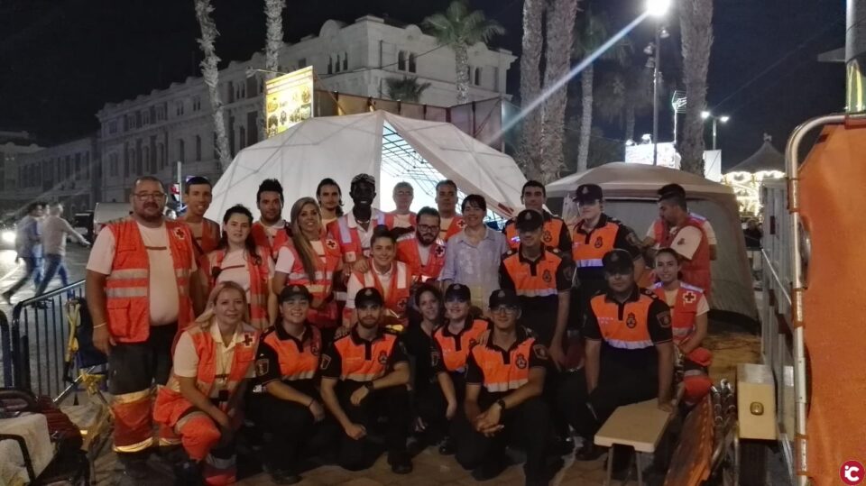 Más de 25.000 personas celebran la noche de San Juan en las playas de Alicante con 44 asistencias sanitarias