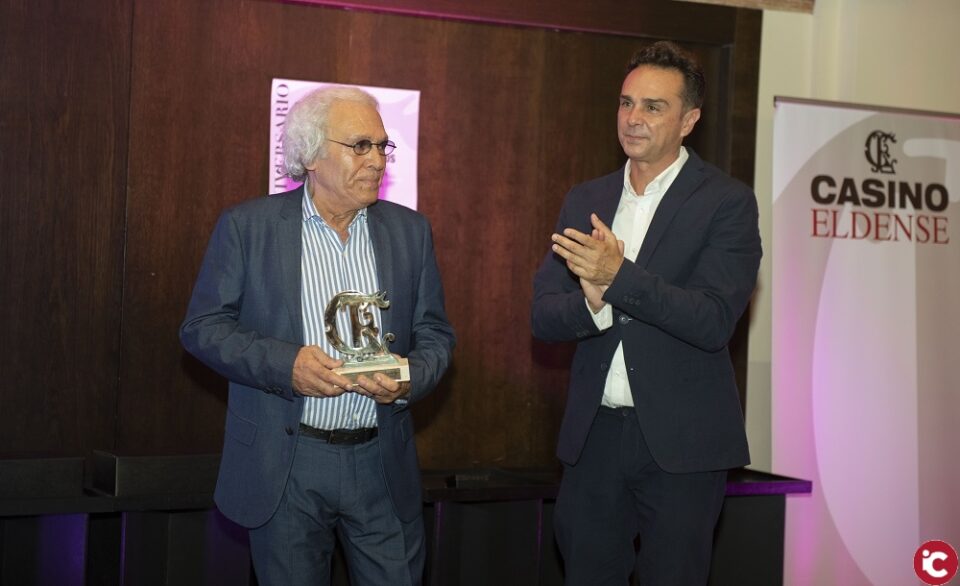 Cumple 117 años con más de 300 personas