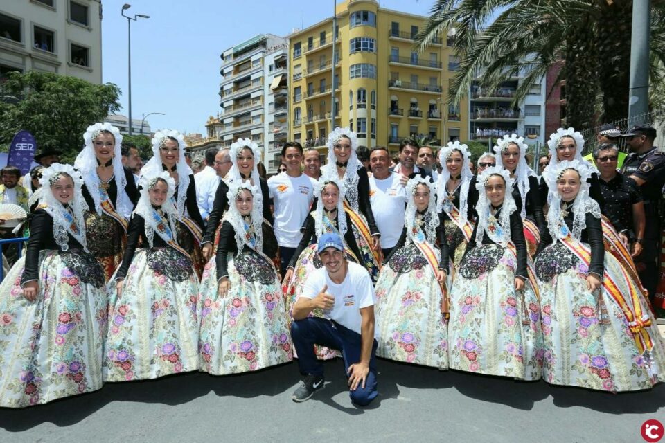 Hermanos Sirvent de Alicante gana el concurso de mascletàs de las Hogueras y Gironina el de castillos de fuegos artificiales