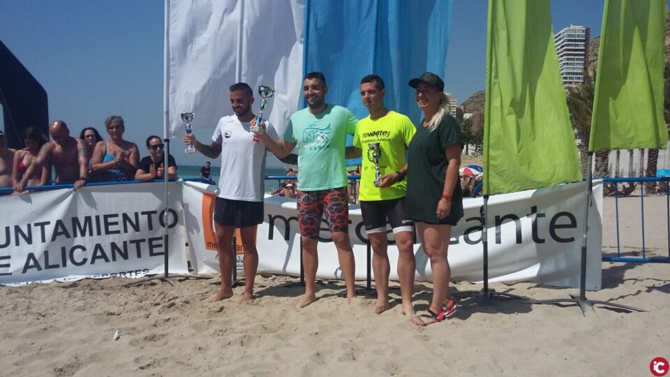 Alicante celebra la II Travesía a nado de la Cantera