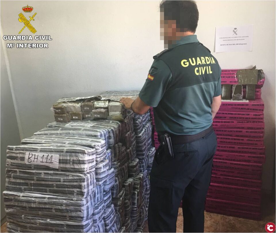 La Guardia Civil incauta 800 kilos de hachís a un conductor en Crevillente