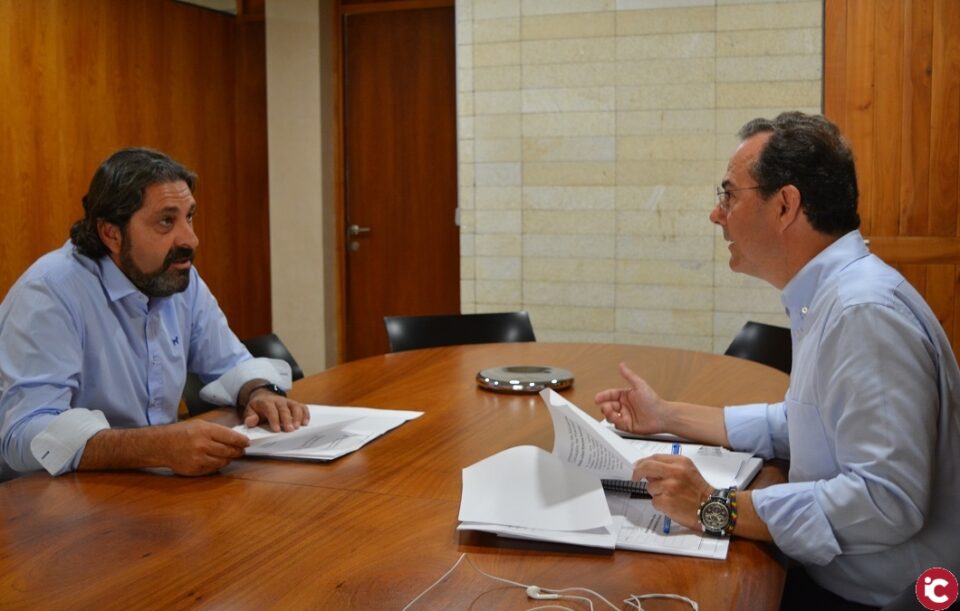 El equipo de gobierno popular apela a la responsabilidad de los grupos de la oposición para poder cancelar el plan de ajuste y acometer una bajada de impuestos