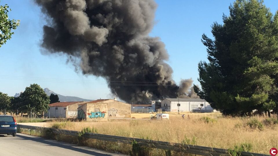 Hace pocas horas se iniciaba un incendio en las antiguas instalaciones de Horfres