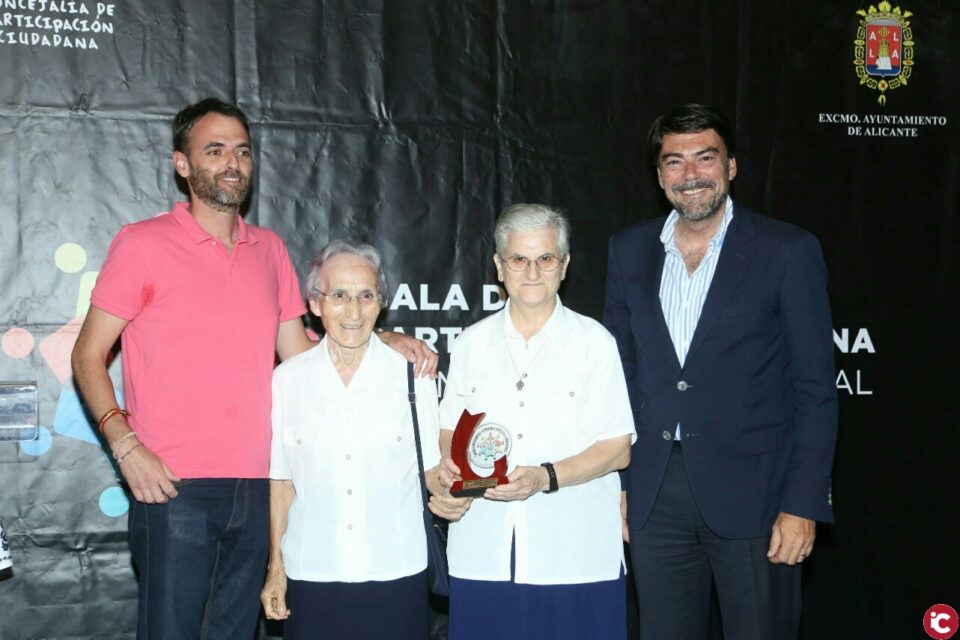 El alcalde Luis Barcala valora el movimiento asociativo durante la entrega de los XVII Premios Francisco Liberal